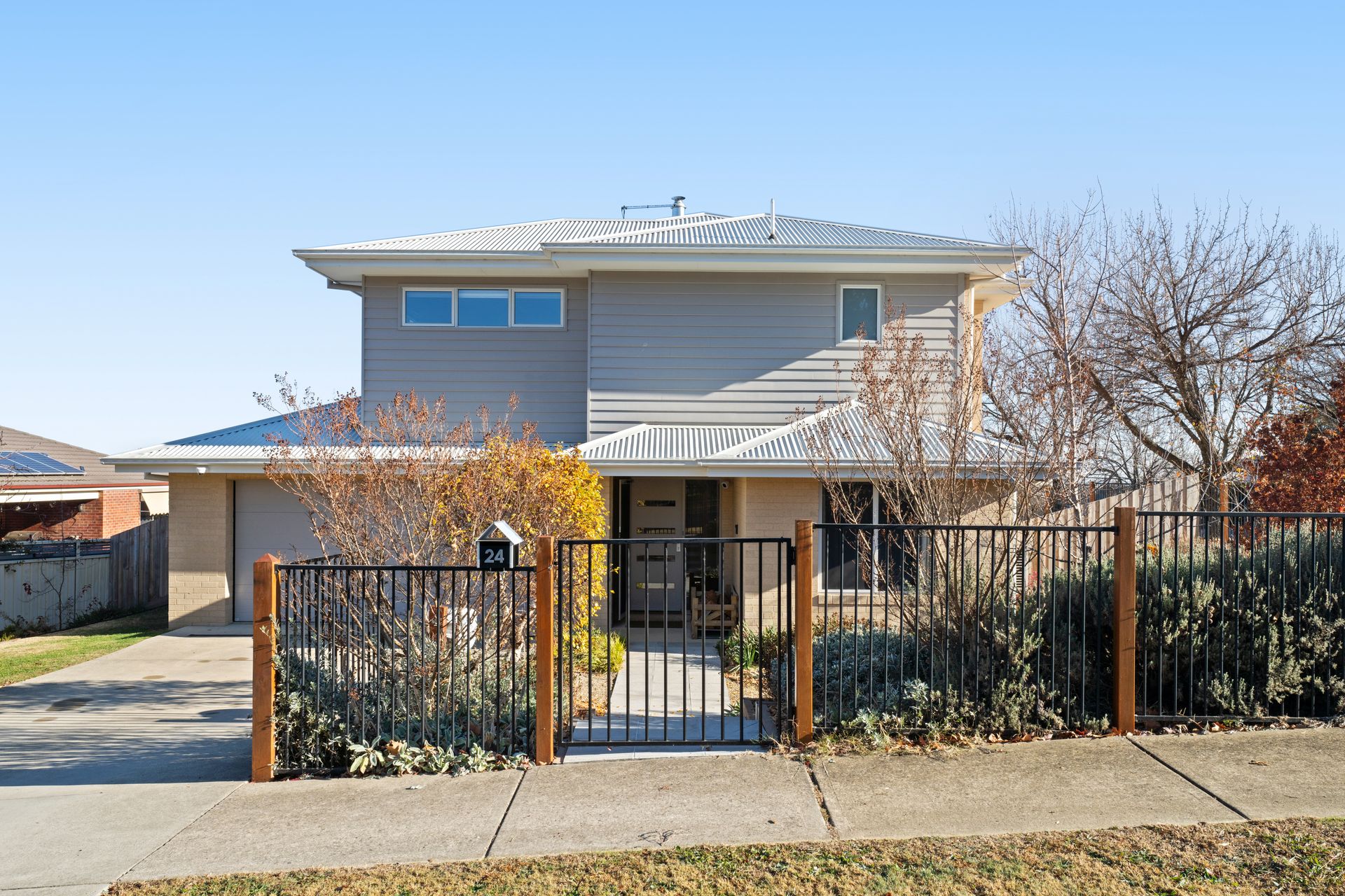Light Filled 4 Bedroom Home with Stunning Views